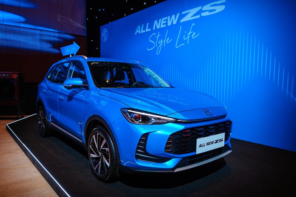 Mẫu xe SUV đô thị MG All New ZS màu xanh thế hệ mới.